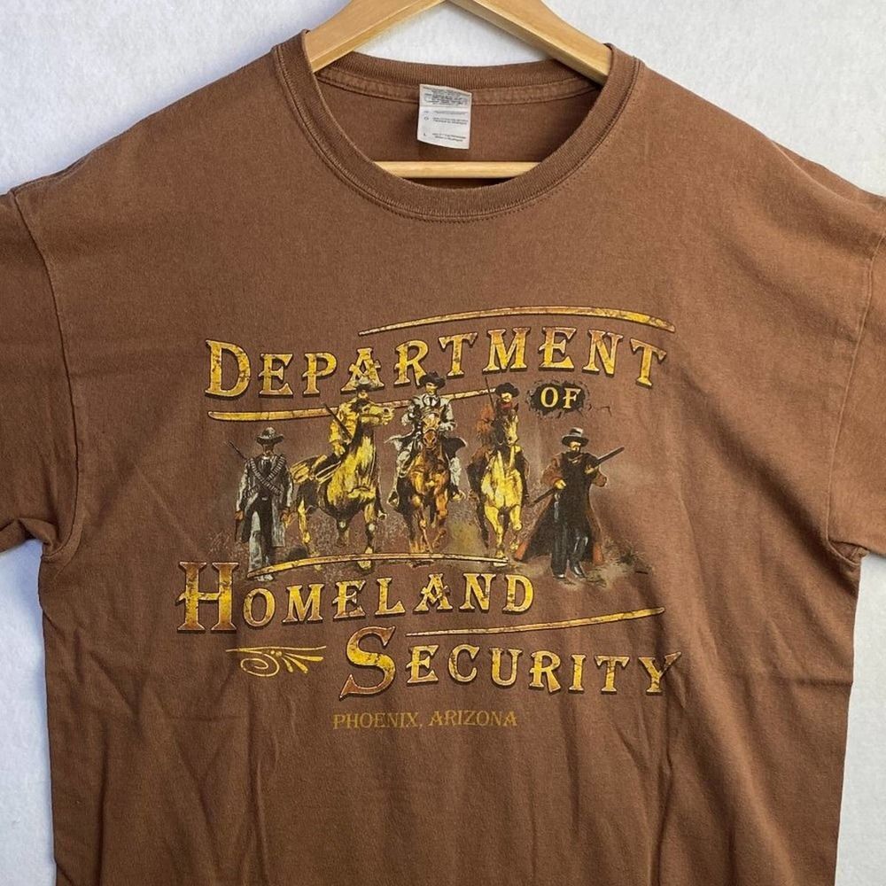 Department of Homeland Security Men's Phoenix Arizona Tshirt Size Large‎ Brown